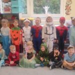 Bal karnawałowy zdjęcie grupowe