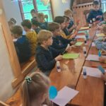 Warsztaty i zabawy przedszkolaków na wycieczce