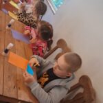 Warsztaty i zabawy przedszkolaków na wycieczce