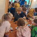 Warsztaty i zabawy przedszkolaków na wycieczce