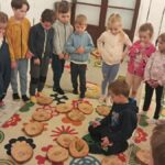 Warsztaty i zabawy przedszkolaków na wycieczce