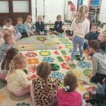 Warsztaty i zabawy przedszkolaków na wycieczce