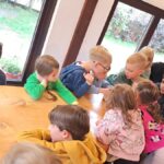 Warsztaty i zabawy przedszkolaków na wycieczce